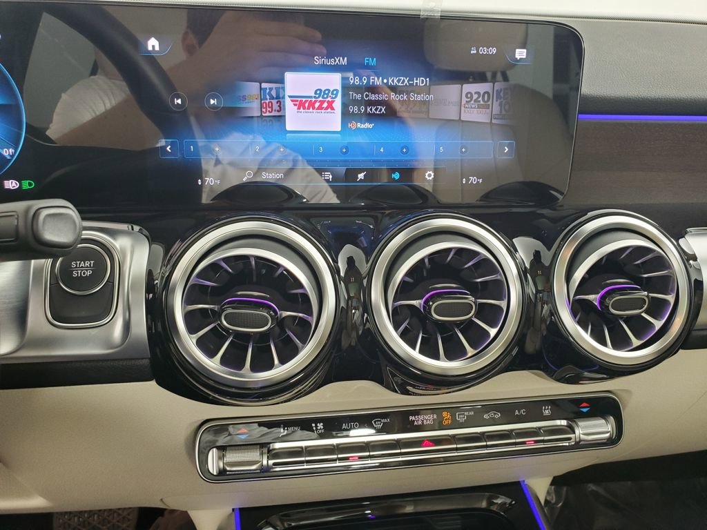 Used 2023 Mercedes-Benz EQB 300 4MATIC image 23