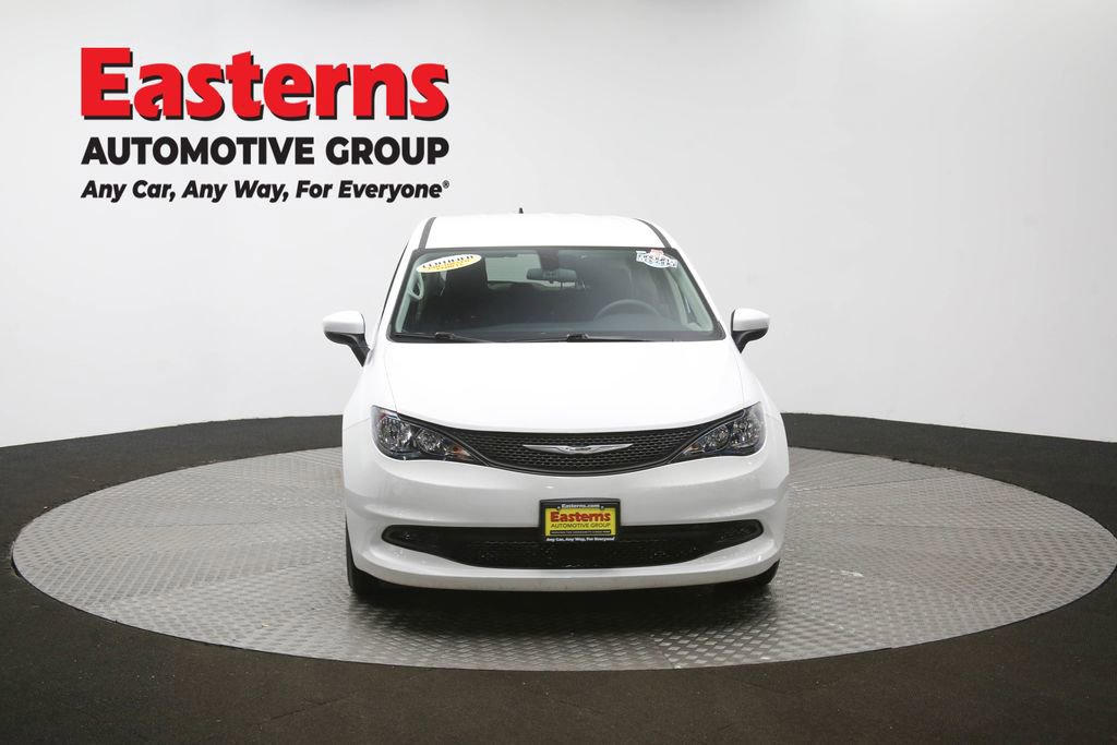 Used 2022 Chrysler Voyager LX image 49