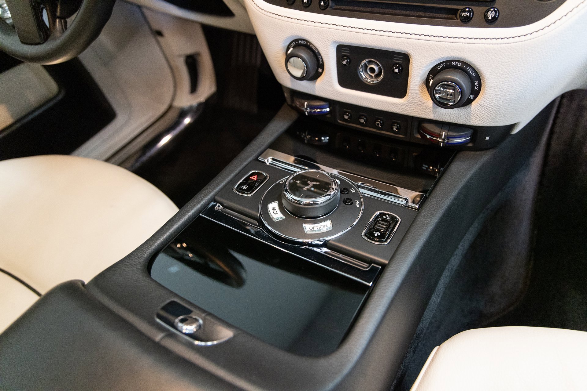 Used 2014 Rolls-Royce Ghost image 28