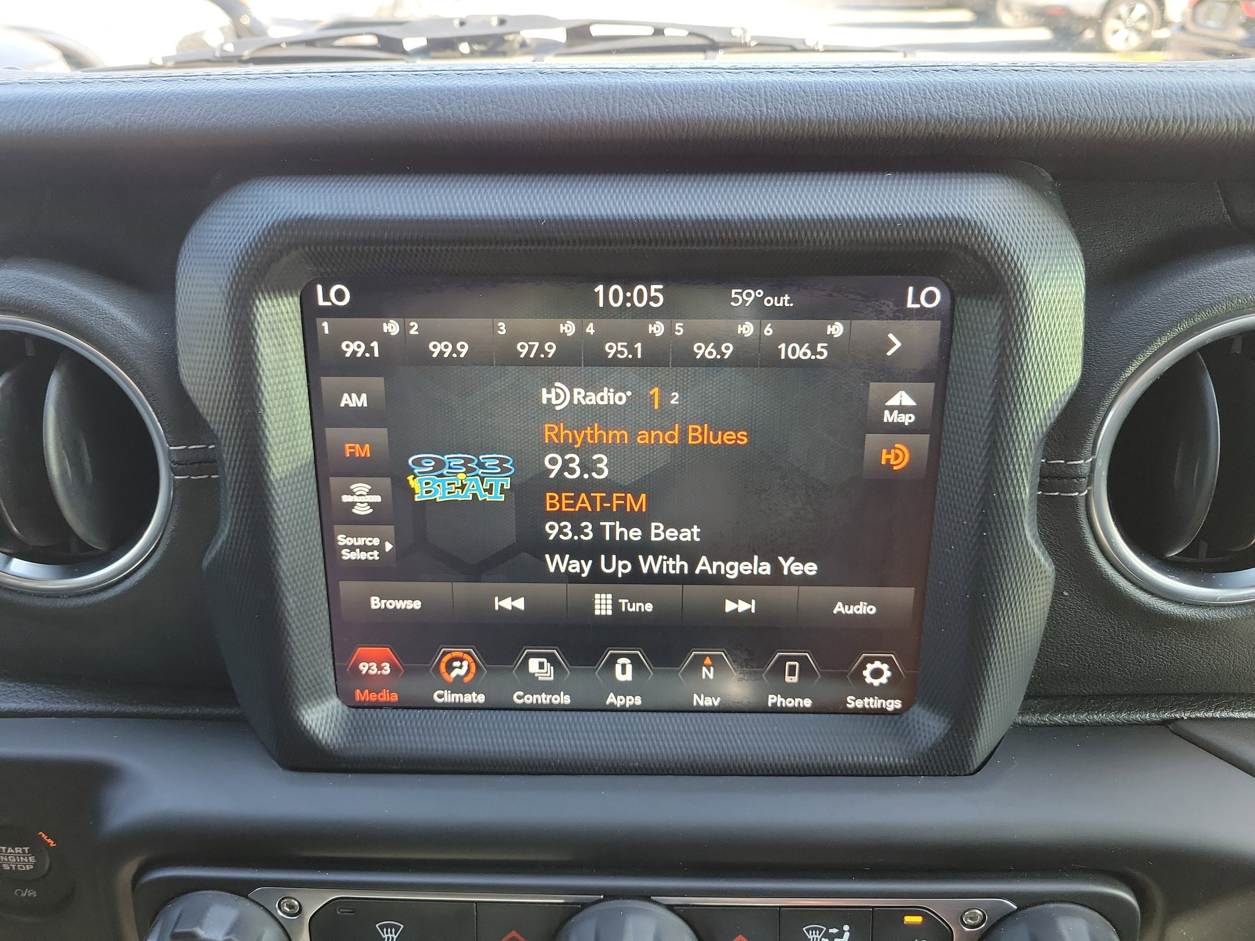 Used 2020 Jeep Wrangler Unlimited Sahara AWD/4WD image 32