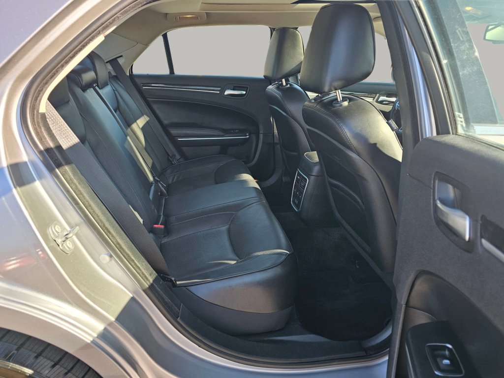 Used 2016 Chrysler 300 C image 24