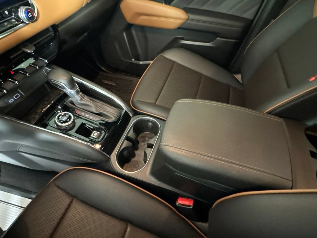 Certified 2023 GMC Canyon AT4 w/ AT4 Premium Package AWD/4WD image 31