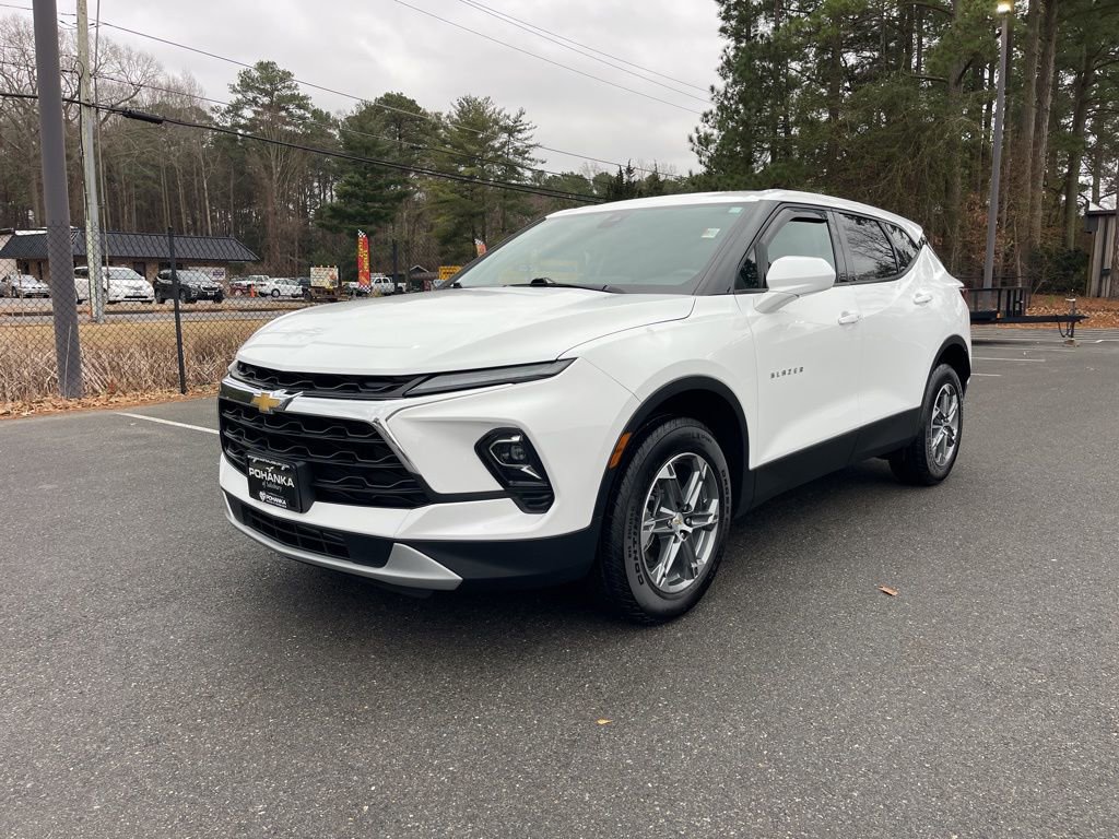 Used 2023 Chevrolet Blazer LT image 2