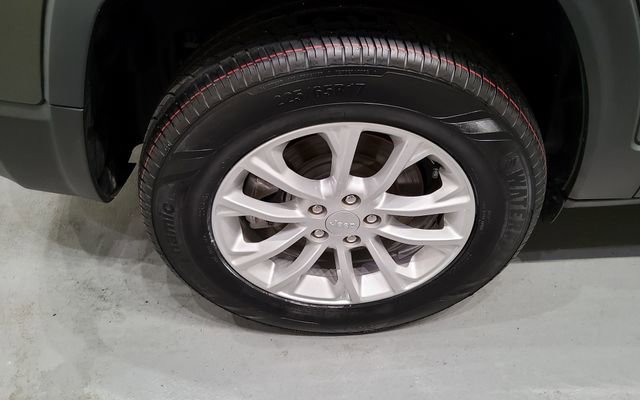 Used 2021 Jeep Cherokee Latitude AWD/4WD image 30