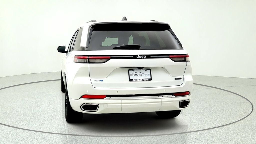 Used 2023 Jeep Grand Cherokee Overland AWD/4WD image 6