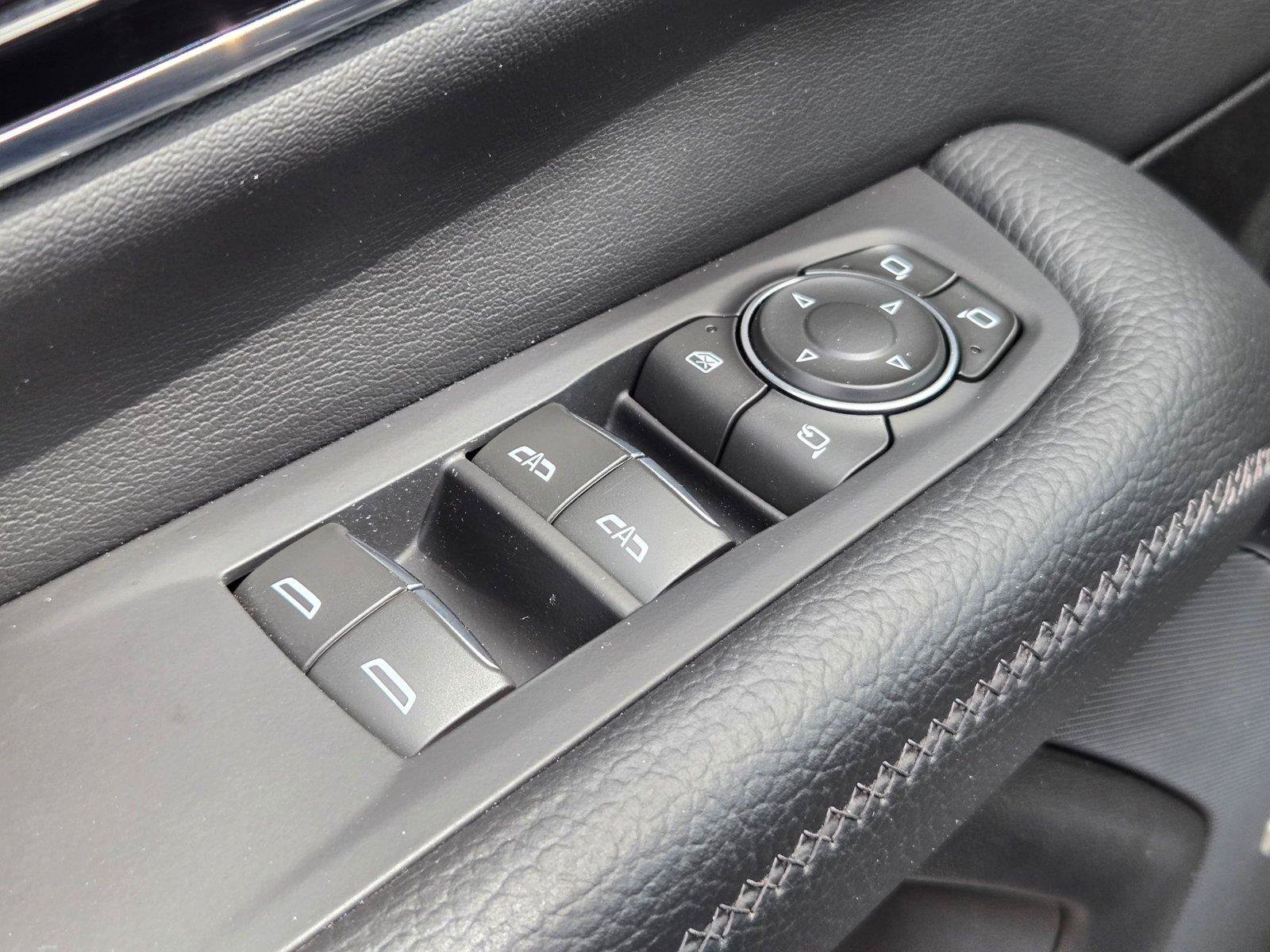 Used 2025 GMC Yukon Denali AWD/4WD image 26