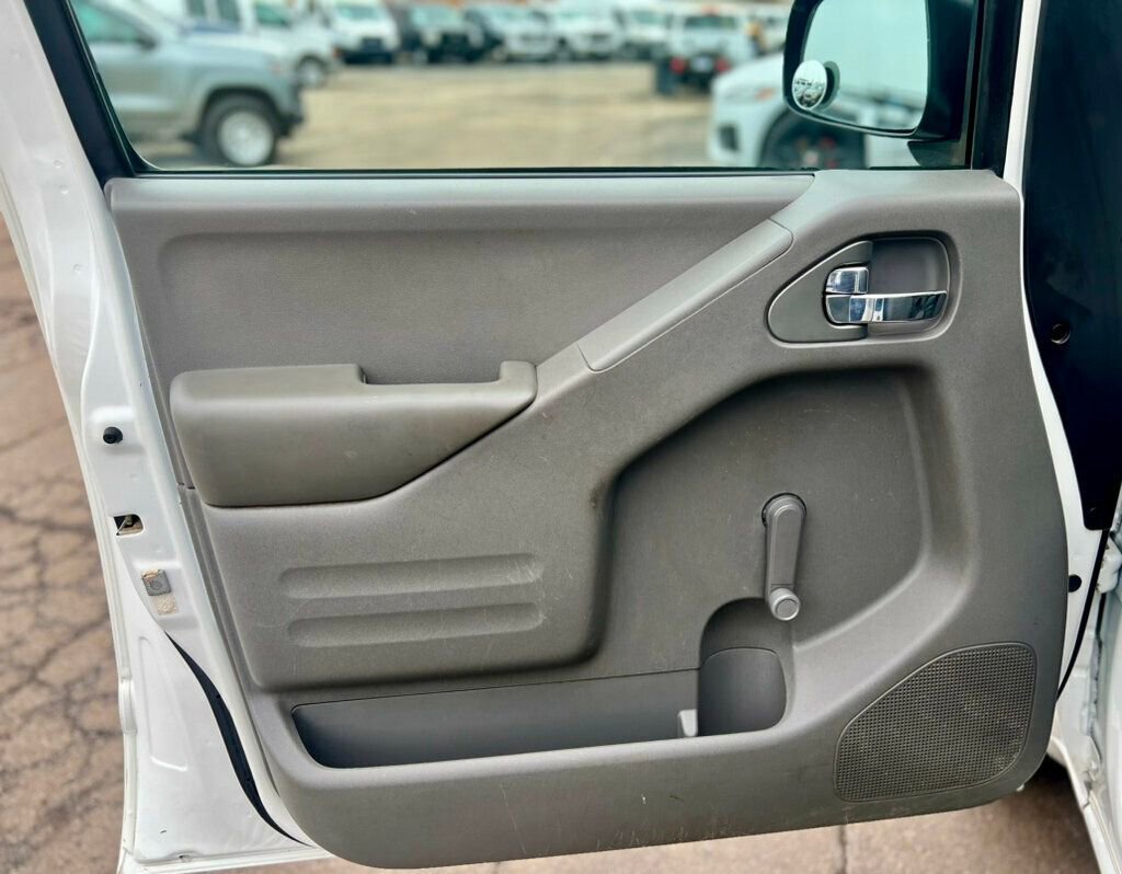 Used 2015 Nissan Frontier S image 10