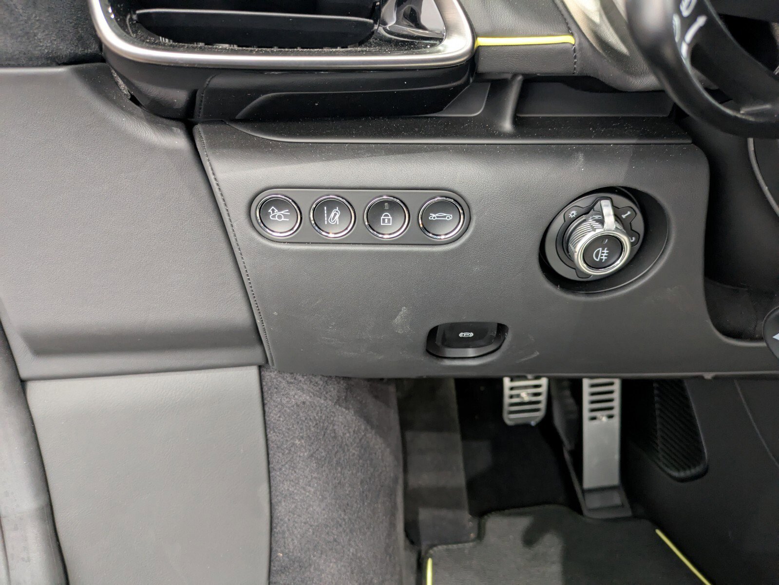 Used 2025 McLaren Artura Spider image 15