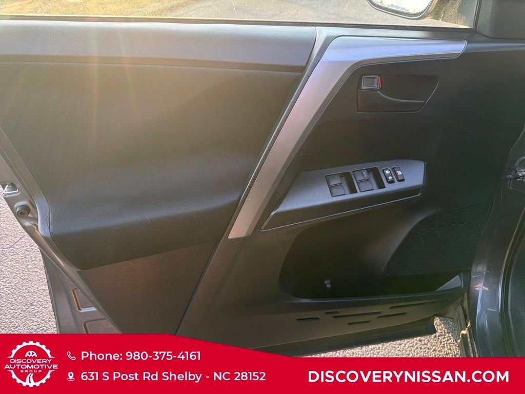 Used 2016 Toyota RAV4 LE image 11
