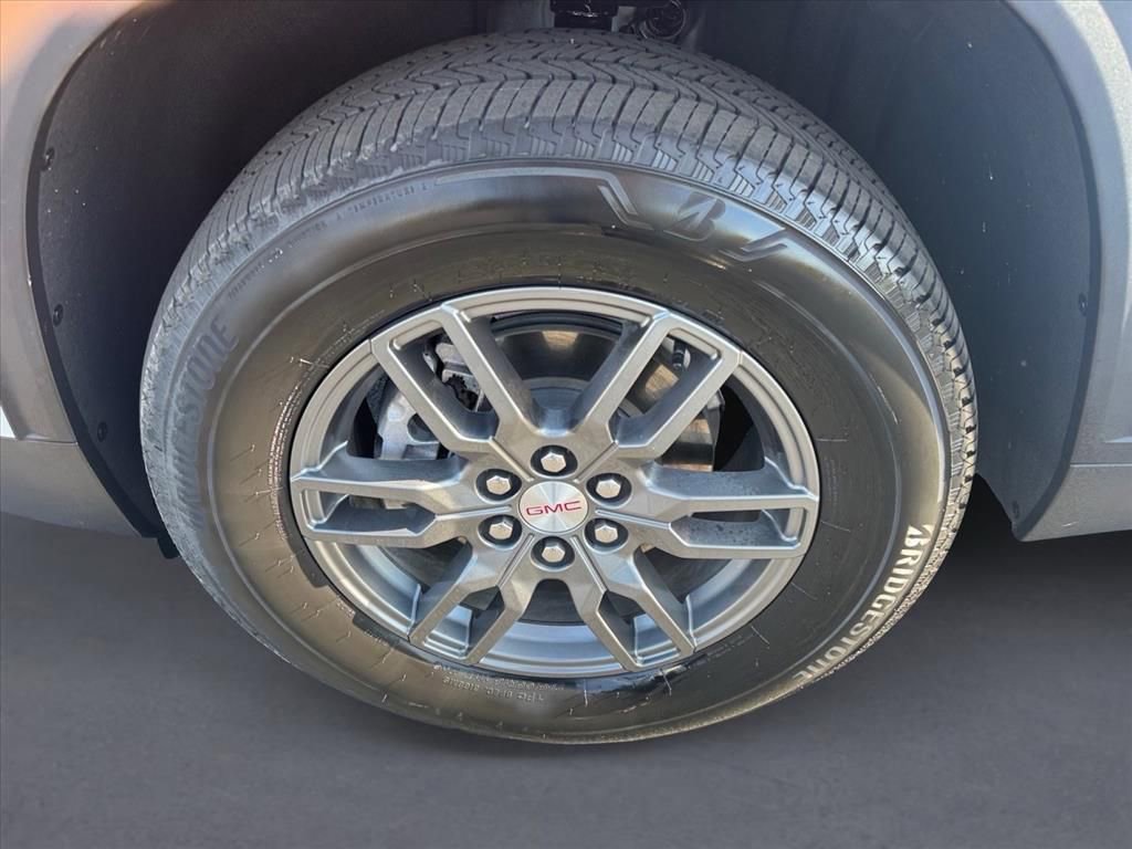 Used 2025 GMC Acadia Elevation image 9