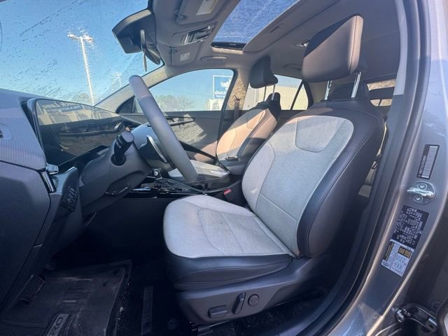 Used 2025 Kia Niro SX image 8