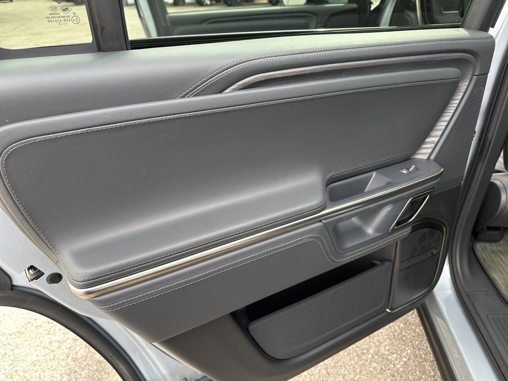 Used 2023 Rivian R1S Adventure image 24