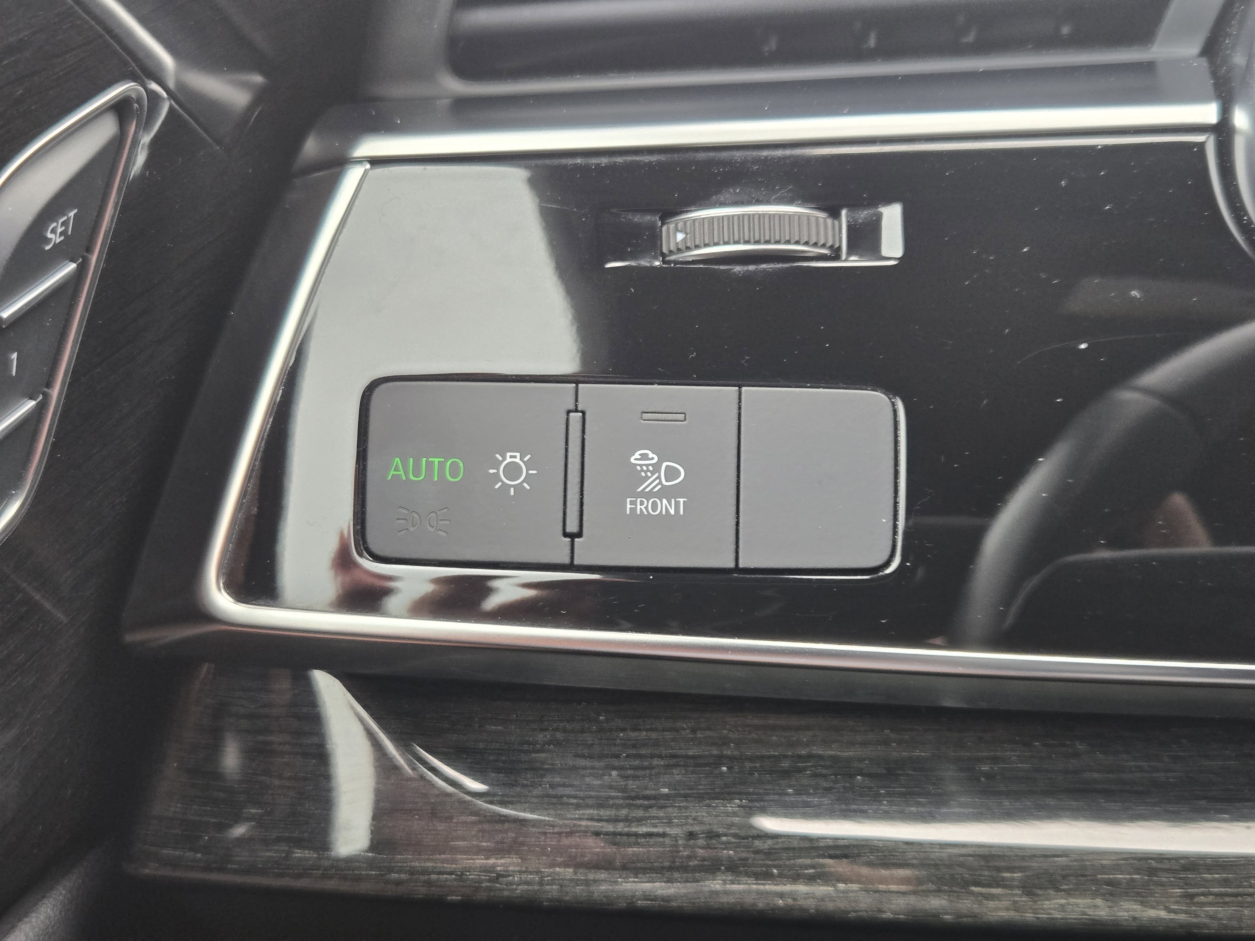 Used 2023 Audi Q8 Premium image 19