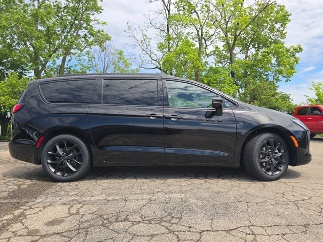 New 2027 Chrysler Pacifica Limited FWD image 29