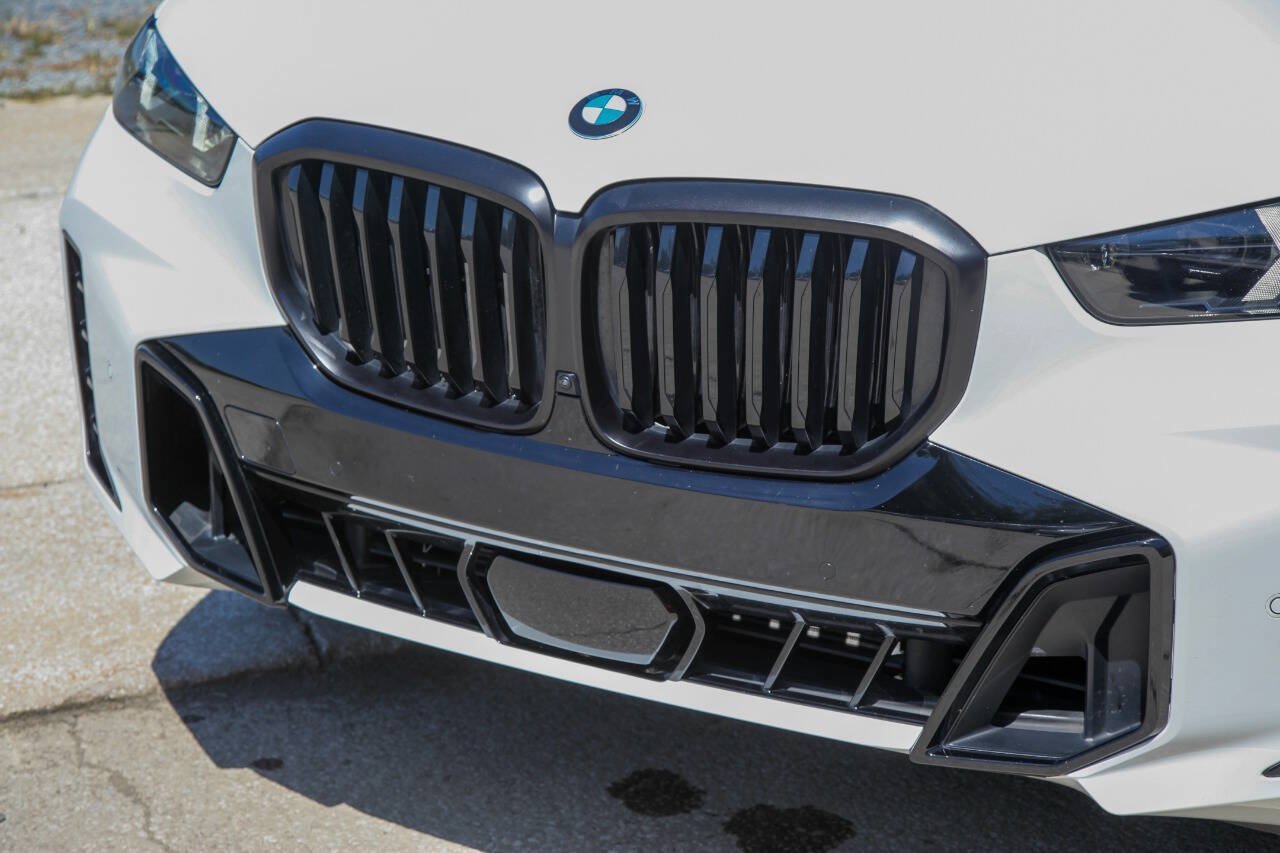 Used 2024 BMW X5 sDrive40i w/ M Sport Package RWD image 5
