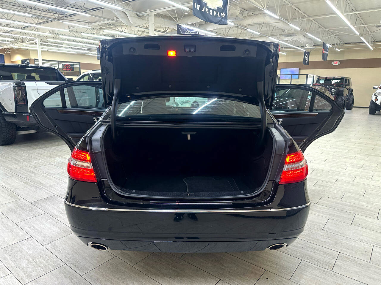 Used 2013 Mercedes-Benz E 350 BlueTEC Sedan image 14