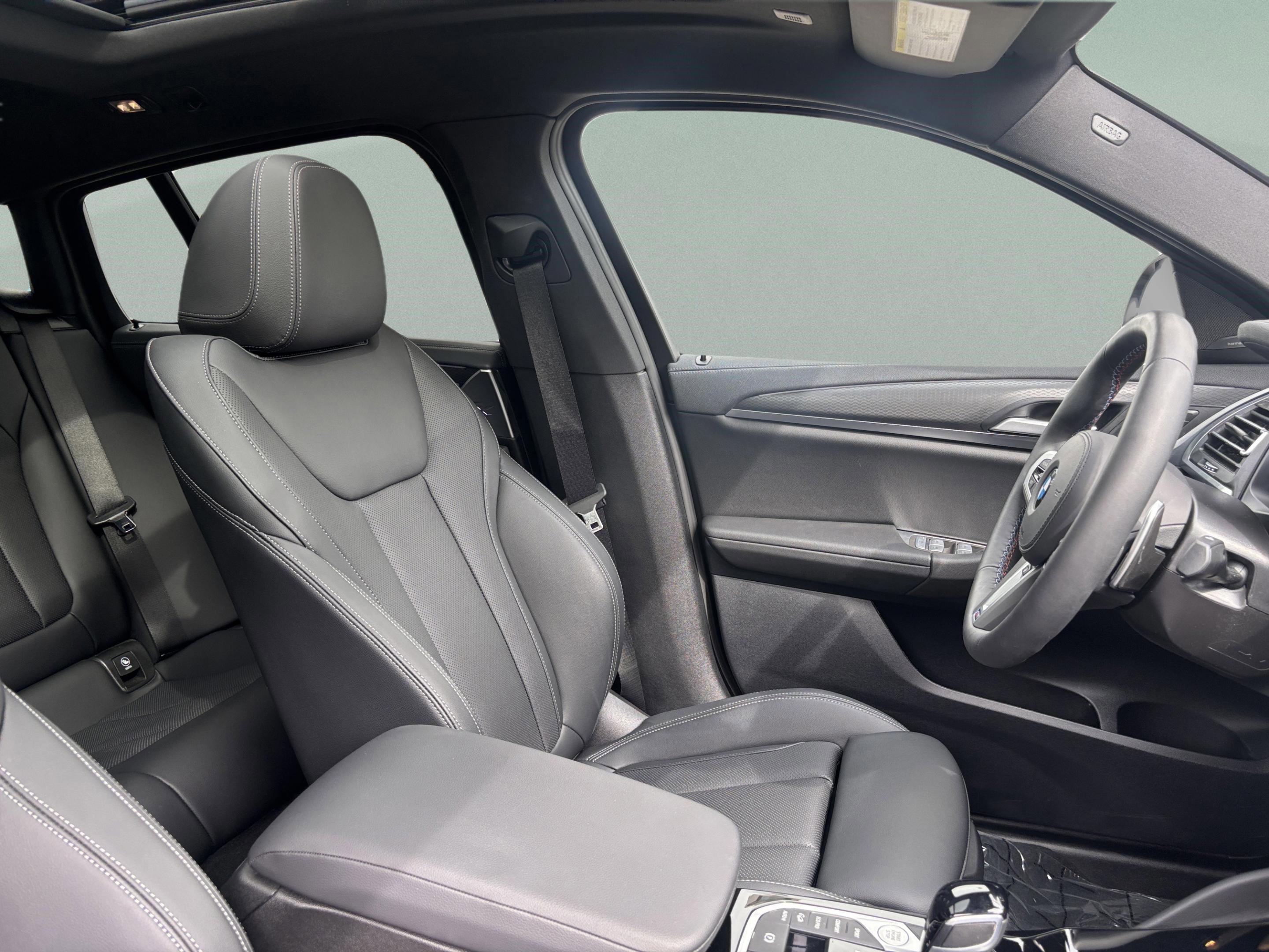 Used 2025 BMW X4 M40i w/ Premium Package image 27