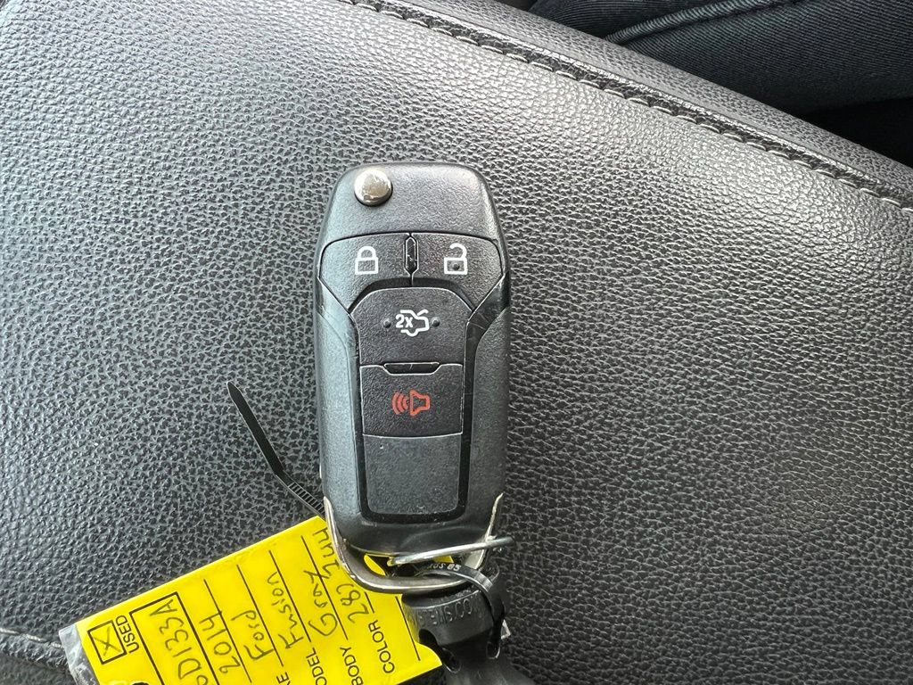 Used 2014 Ford Fusion SE FWD image 32