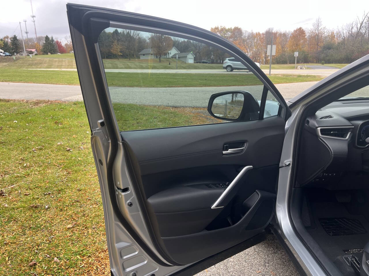 Used 2024 Toyota Corolla Cross AWD Hybrid image 23