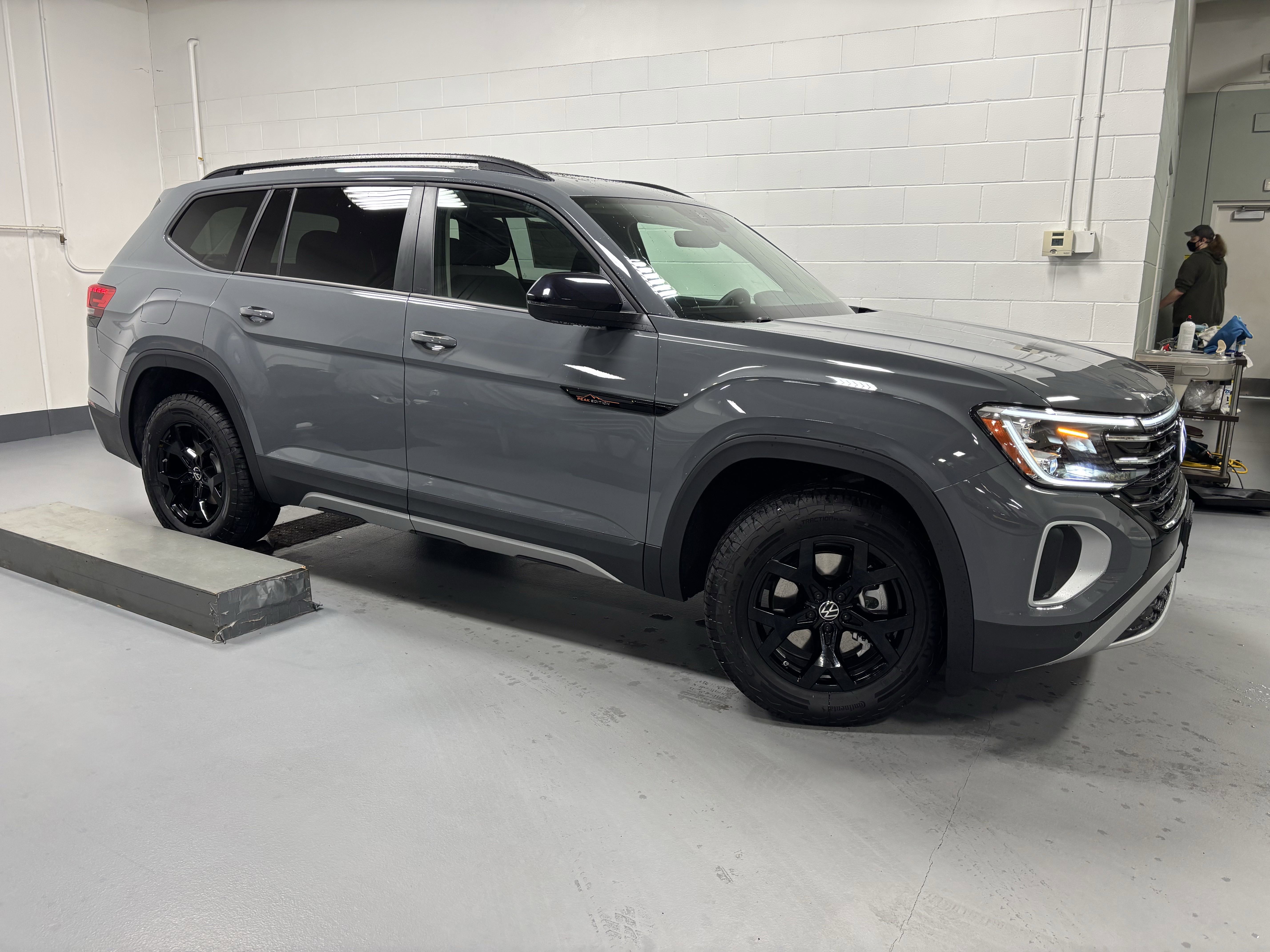 New 2025 Volkswagen Atlas Peak Edition SE image 7