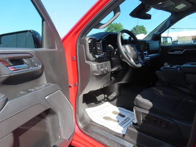 Used 2025 Chevrolet Silverado 1500 LT AWD/4WD image 18