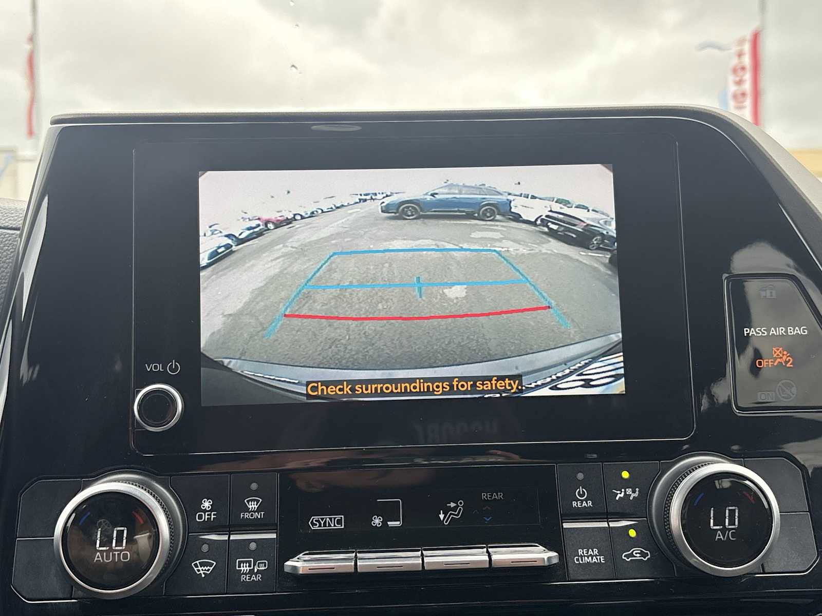 Used 2023 Toyota Highlander L image 22