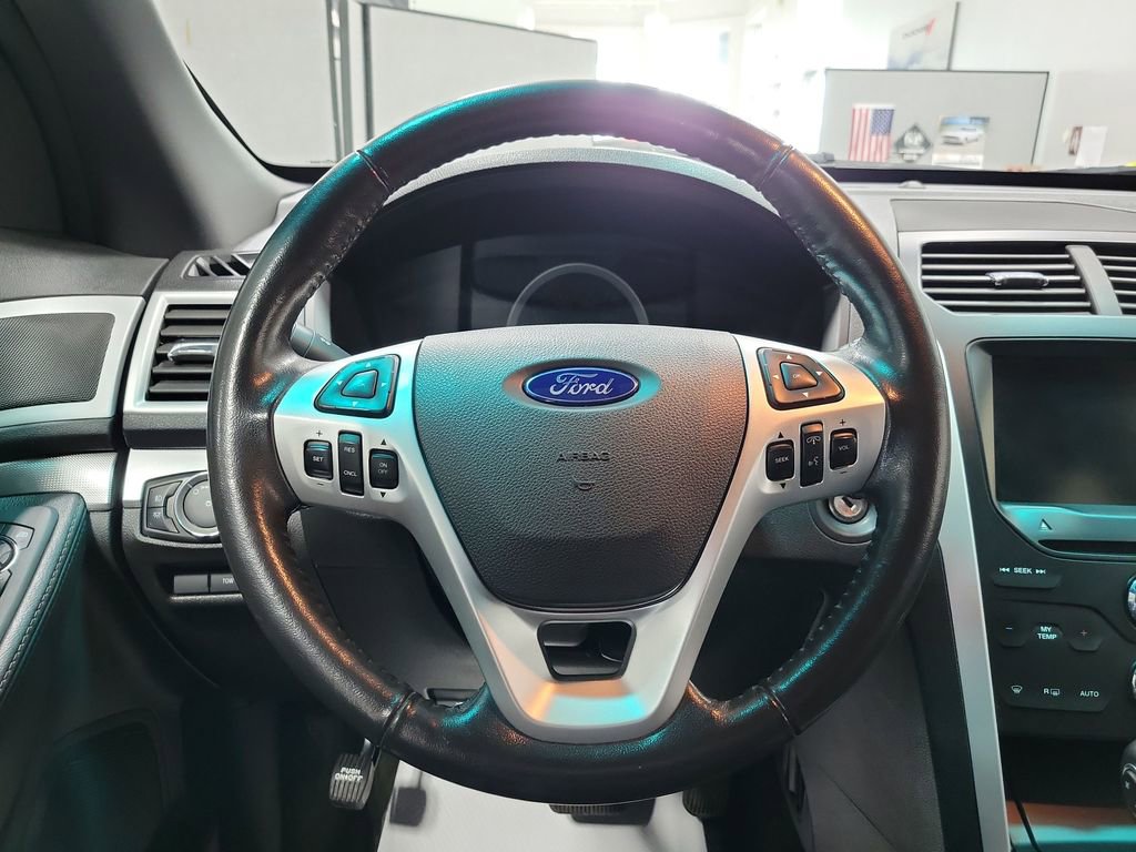 Used 2014 Ford Explorer XLT w/ Equipment Group 202A image 28