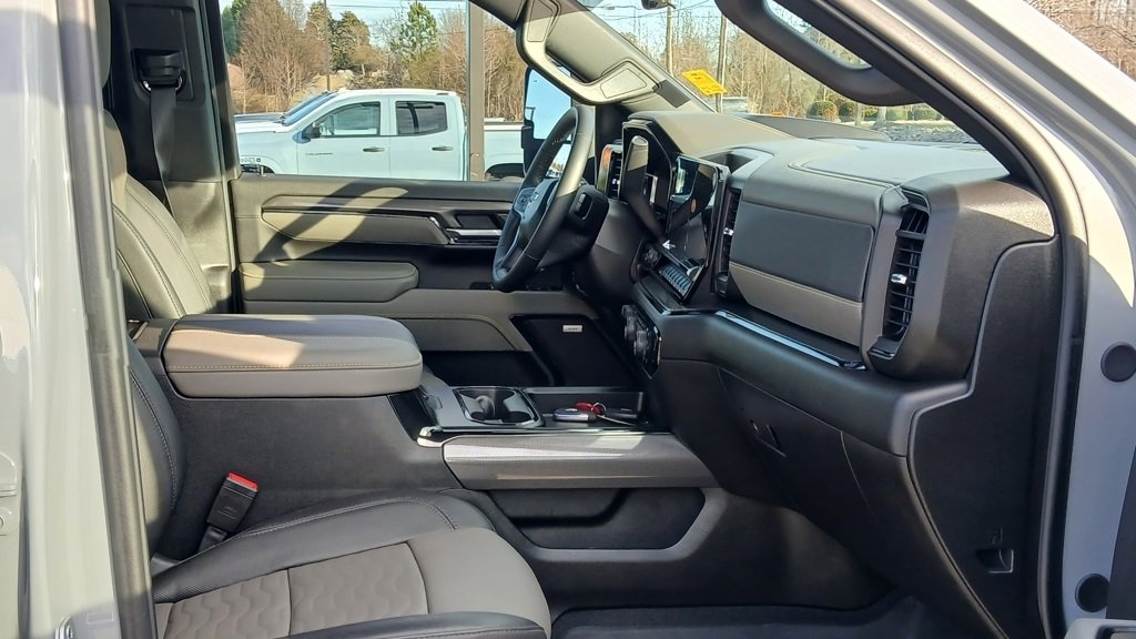 Used 2025 Chevrolet Silverado 2500 ZR2 w/ Technology Package image 7