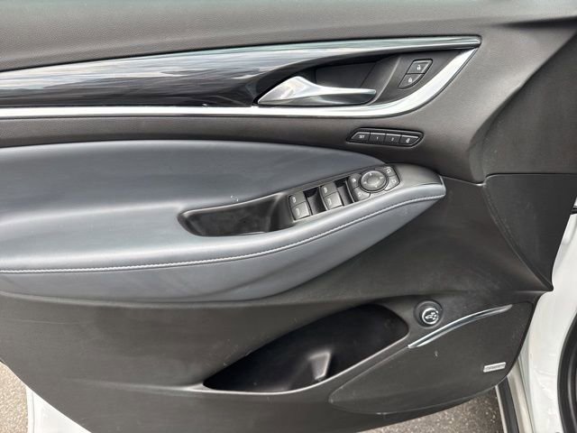 Used 2024 Buick Enclave Premium AWD/4WD image 7