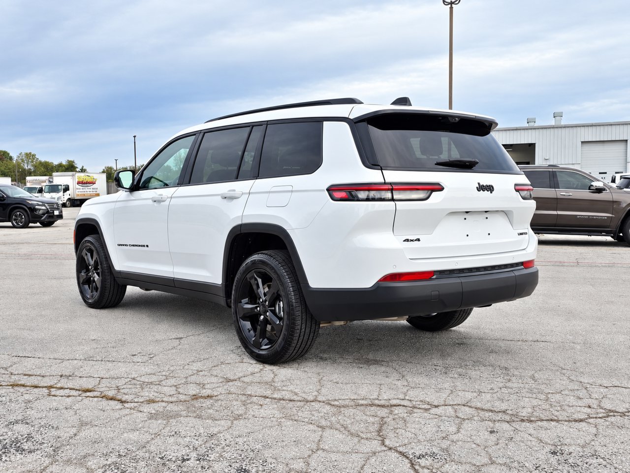 Used 2024 Jeep Grand Cherokee L Limited w/ Luxury Tech Group II AWD/4WD image 4