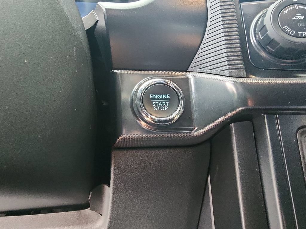 Used 2025 Ford F150 Raptor AWD/4WD image 17