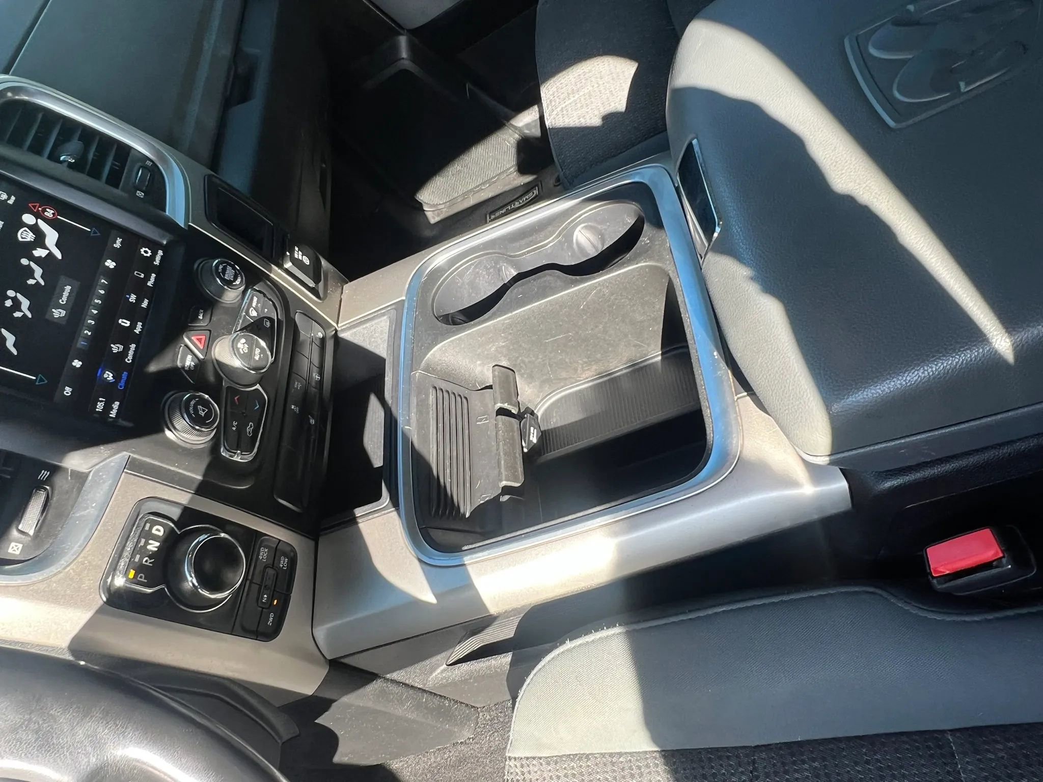 Used 2018 RAM 1500 SLT AWD/4WD image 15