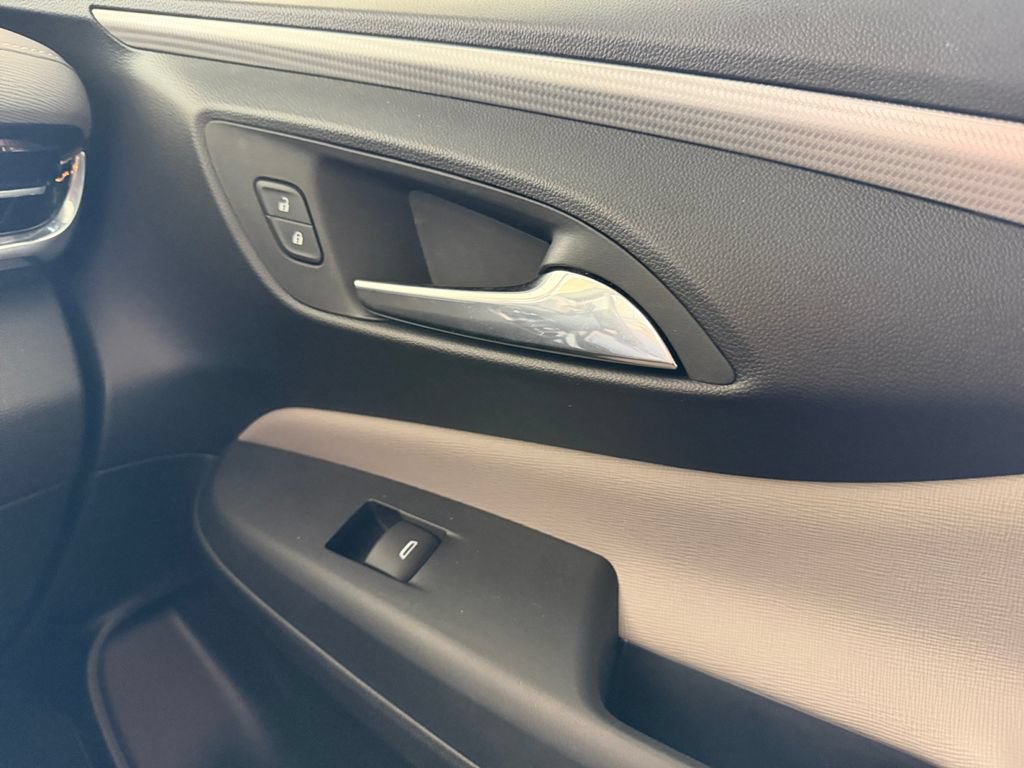 Used 2025 Buick Envista Avenir FWD image 20