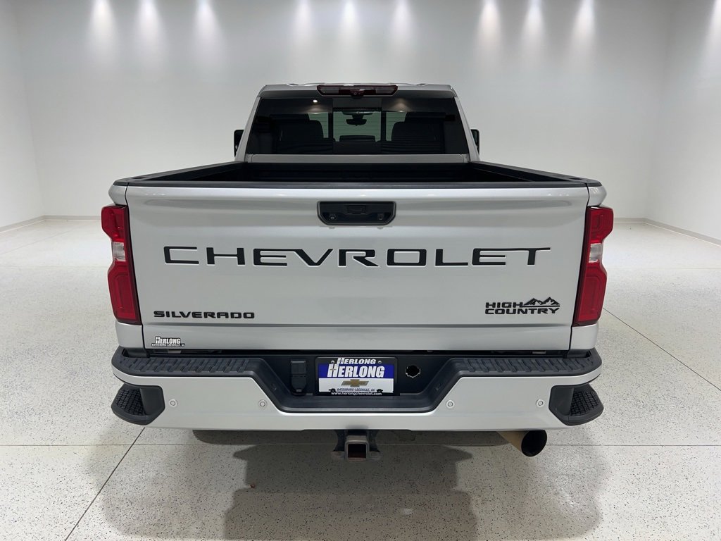 Used 2023 Chevrolet Silverado 2500 High Country w/ Technology Package image 4