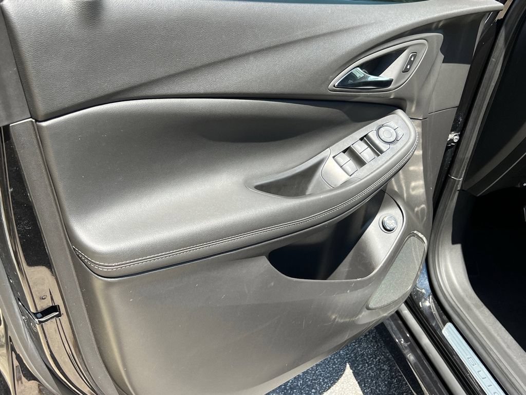 Used 2023 Buick Encore GX Select w/ Sport Touring Package FWD image 8