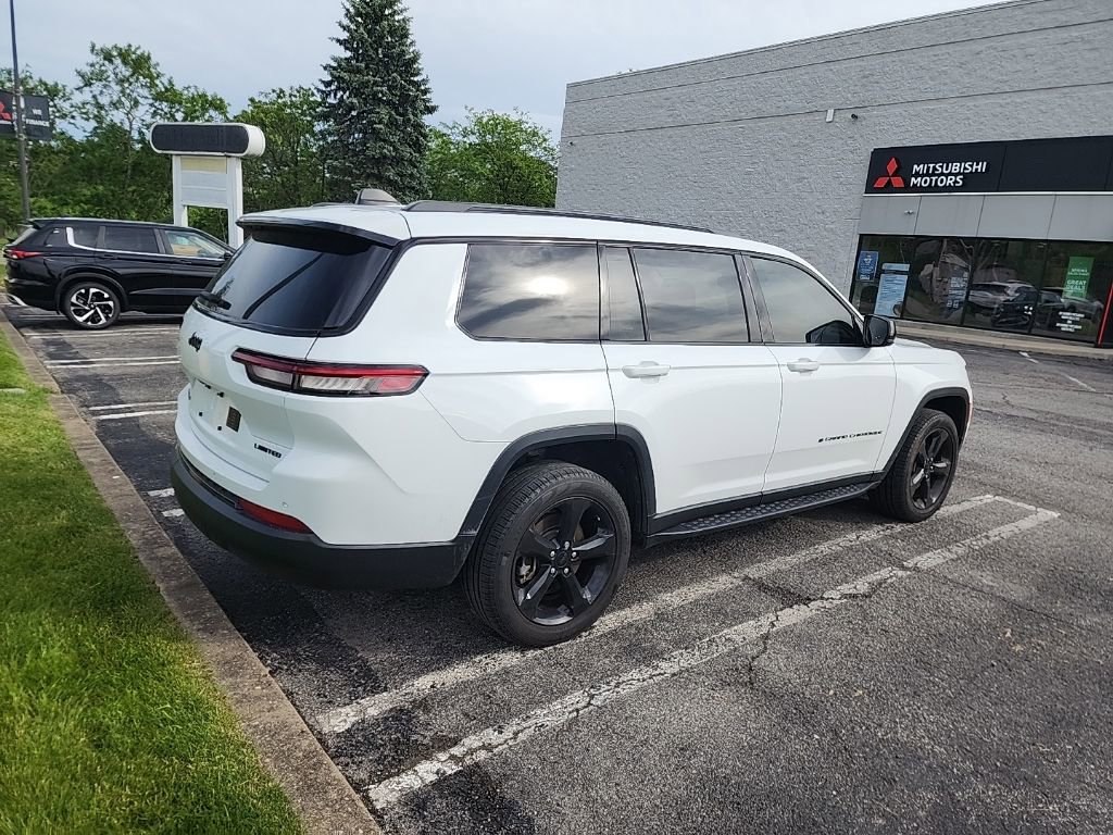 Used 2023 Jeep Grand Cherokee L Limited w/ Black Appearance Package AWD/4WD image 6