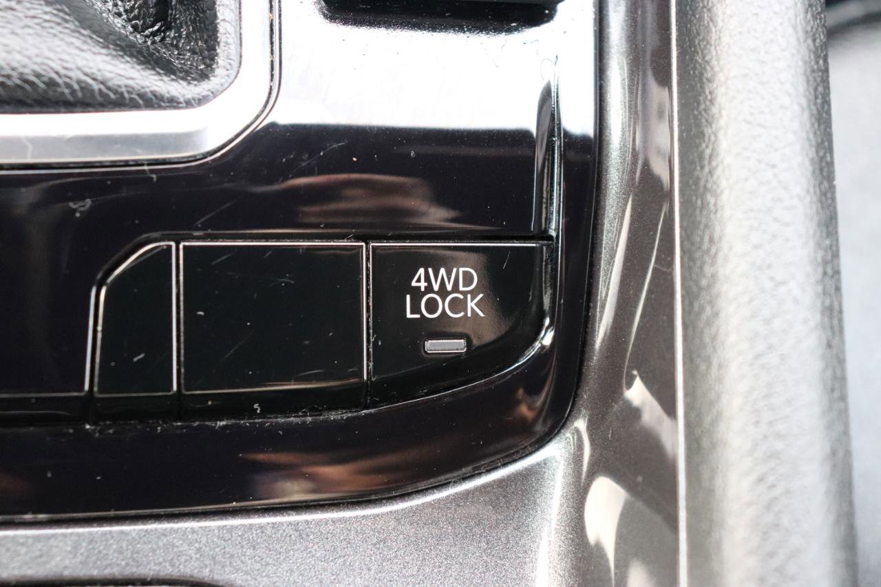 Used 2024 Jeep Compass Latitude AWD/4WD image 40