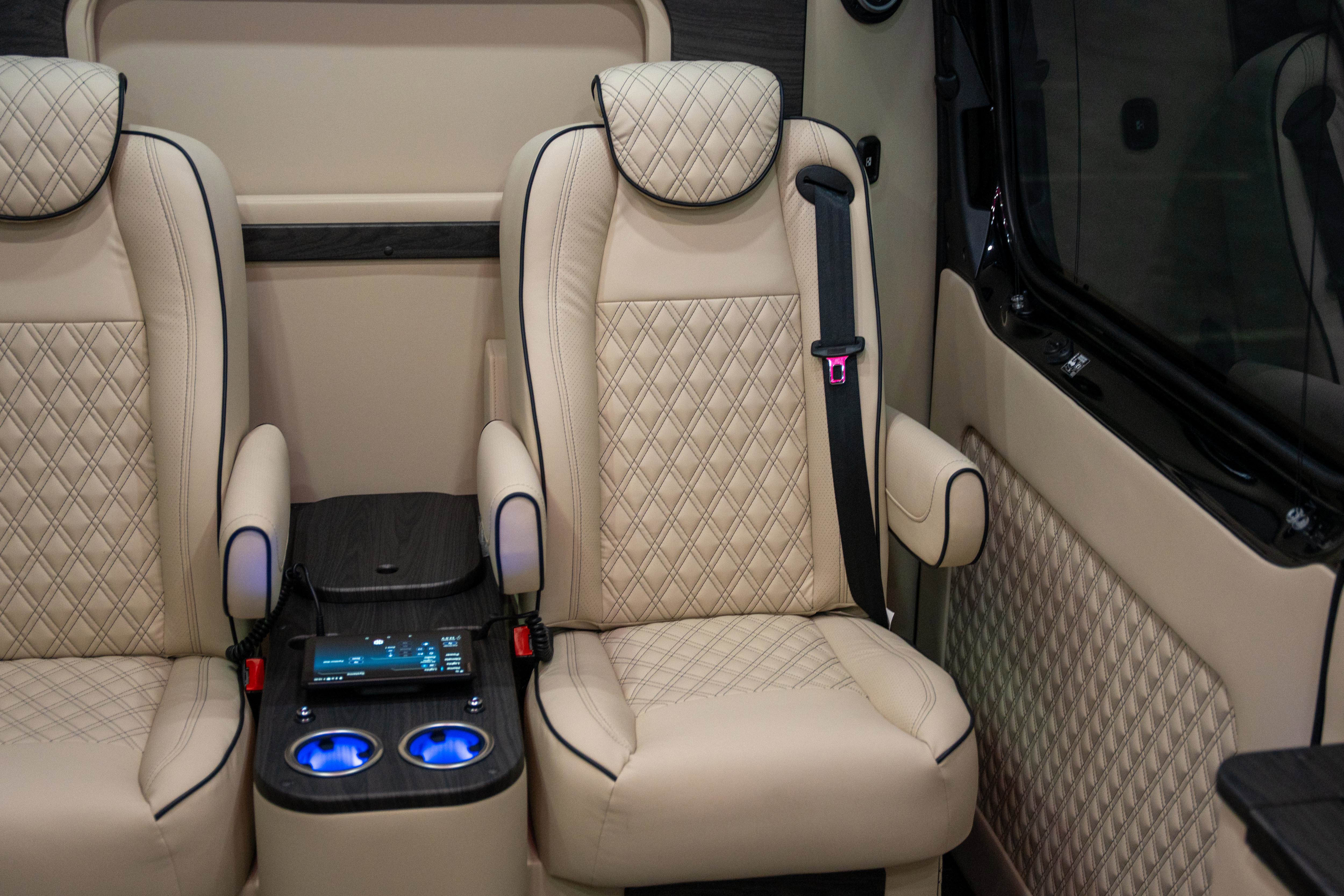 Used 2024 Mercedes-Benz Sprinter 3500 image 21