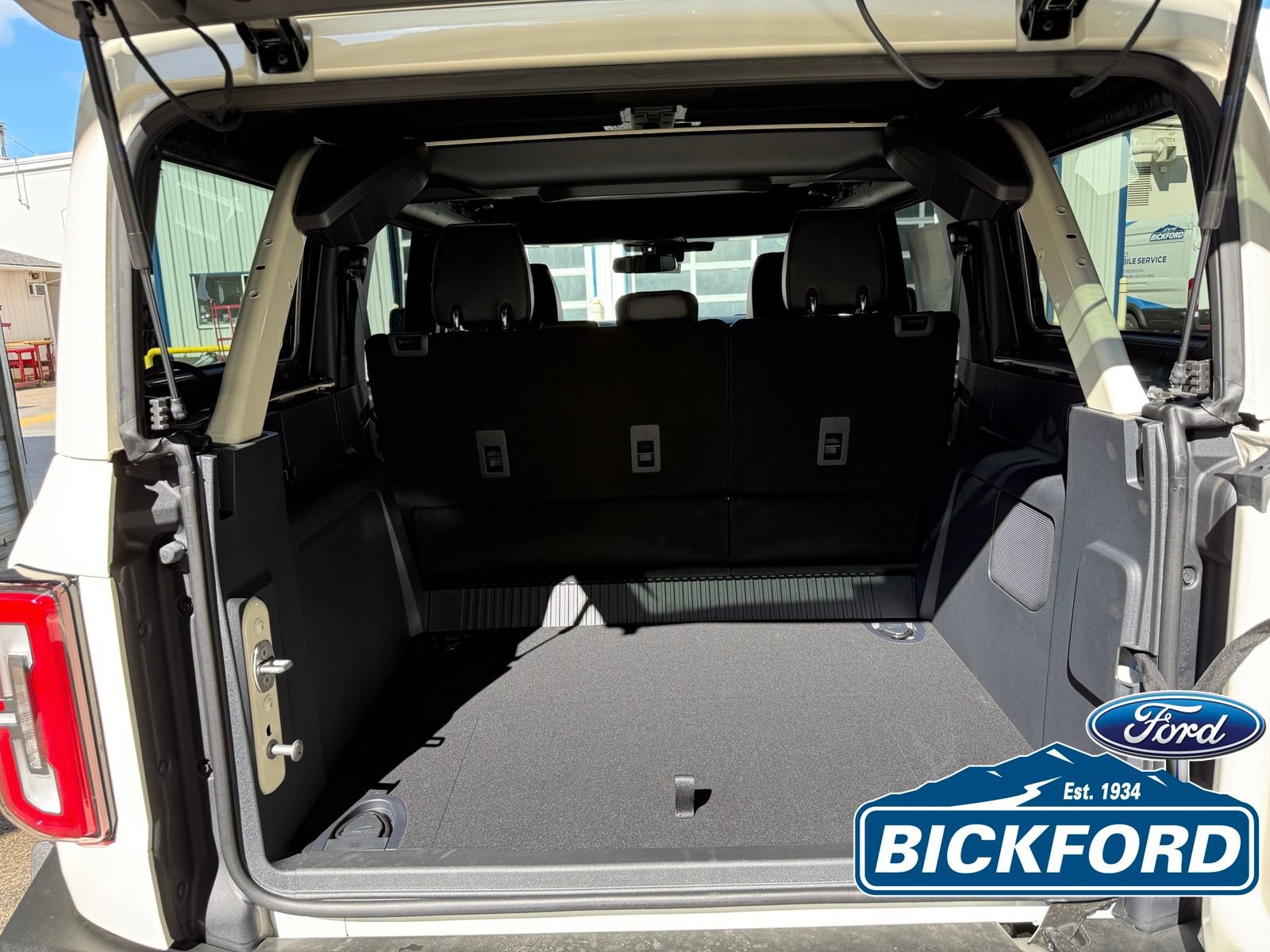 New 2026 Ford Bronco Outer Banks w/ Sasquatch Package AWD/4WD image 7