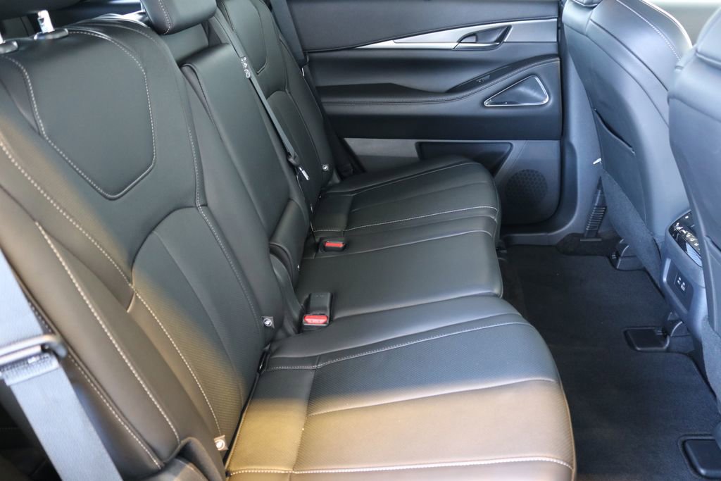 Certified 2025 INFINITI QX60 Luxe w/ Black Edition image 39