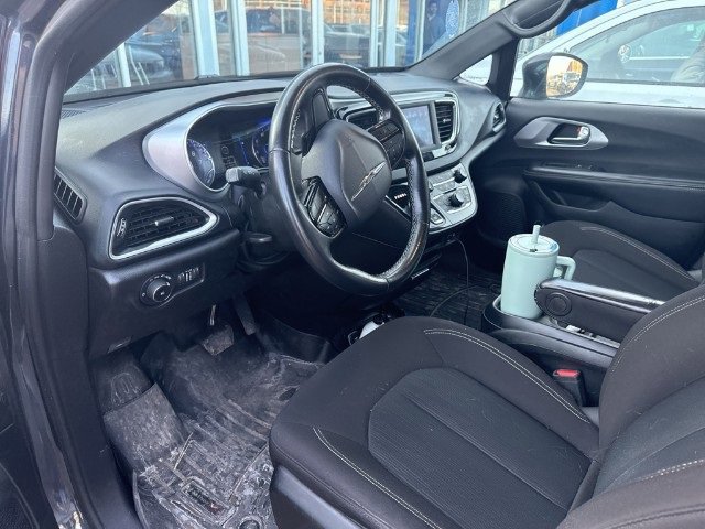 Used 2020 Chrysler Pacifica Touring w/ S Appearance Package image 6