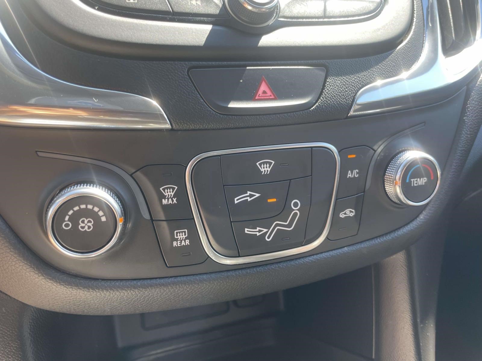 Used 2019 Chevrolet Equinox LT FWD image 27