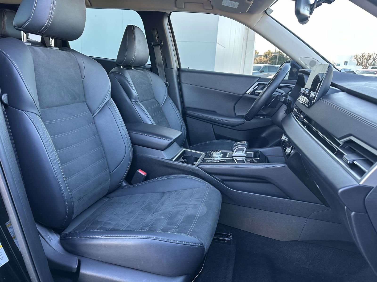 Used 2023 Mitsubishi Outlander SE image 10