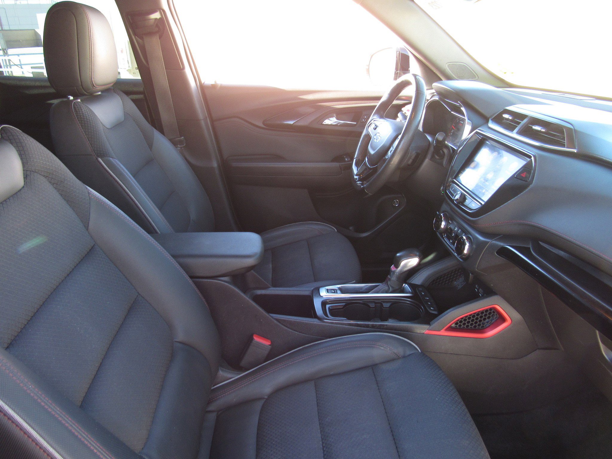 Used 2023 Chevrolet TrailBlazer RS w/ Sun and Liftgate Package image 9