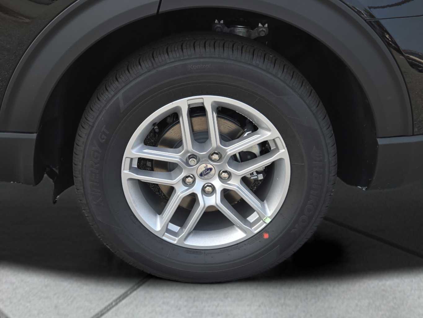 New 2026 Ford Explorer Active RWD image 12