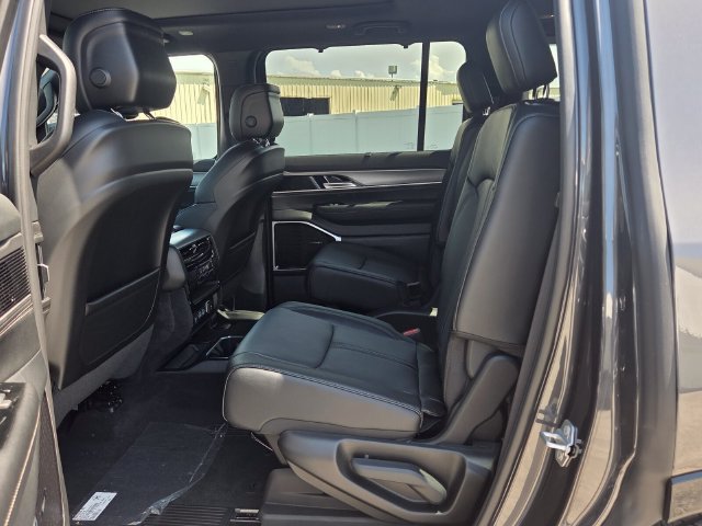 New 2026 Jeep Grand Wagoneer Limited AWD/4WD image 11