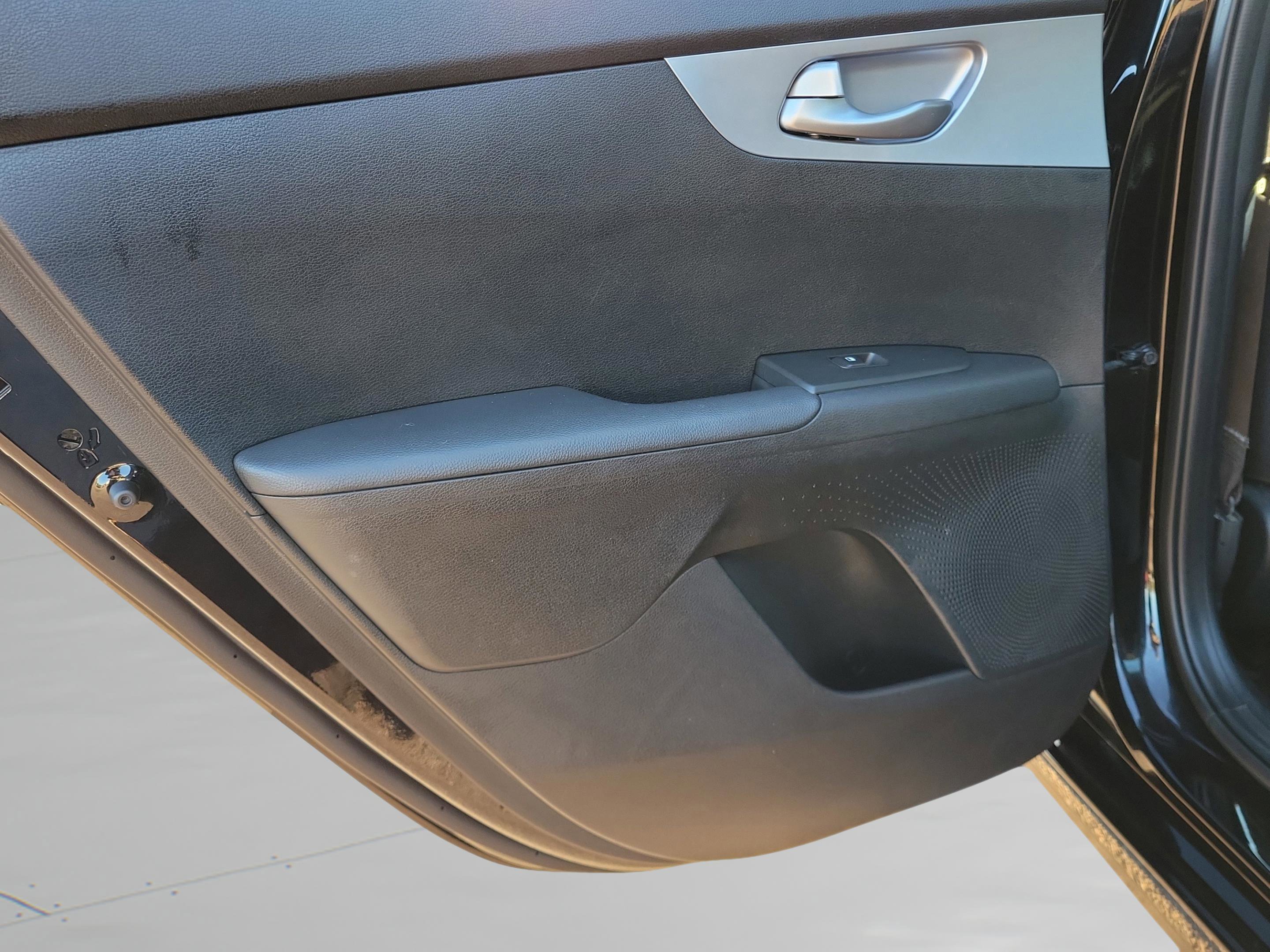 Used 2023 Kia Forte LXS image 8