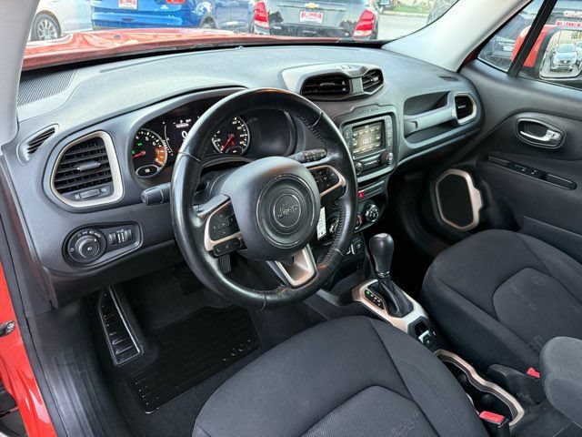Used 2015 Jeep Renegade Latitude AWD/4WD image 7