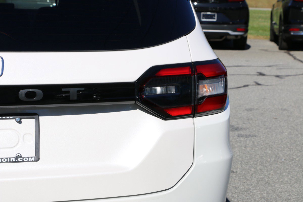 Used 2025 Honda Pilot EX-L image 7