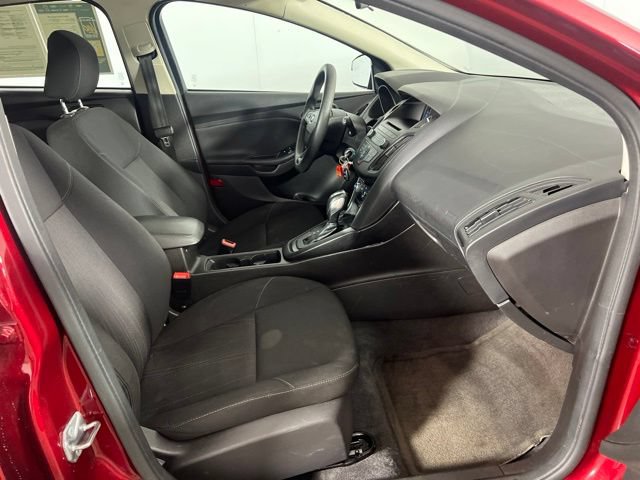 Used 2016 Ford Focus SE w/ SE Power Seat Package FWD image 11